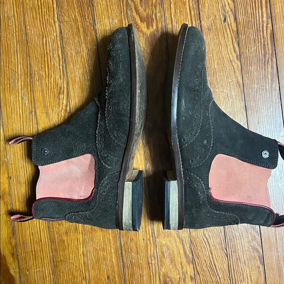 SUPERDRY brown and pink Chelsea suede boot - Picture 2 of 10